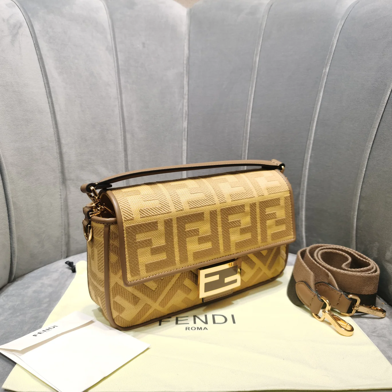 Сумка Fendi Baguette Medium Golden Denim
