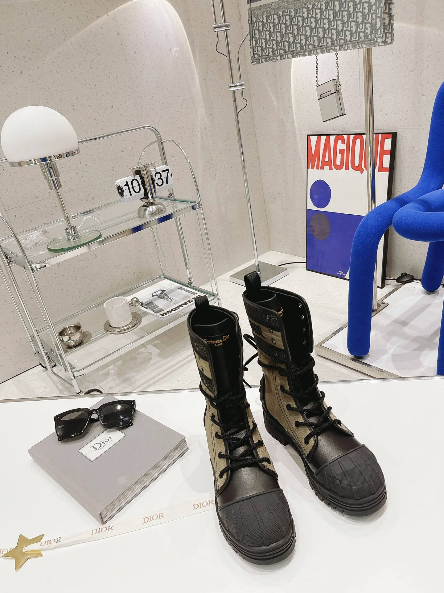 Ботинки Dior в стиле подиума - серия d-major - ботинки Martin на шнуровке до середины икры с цветовыми блоками