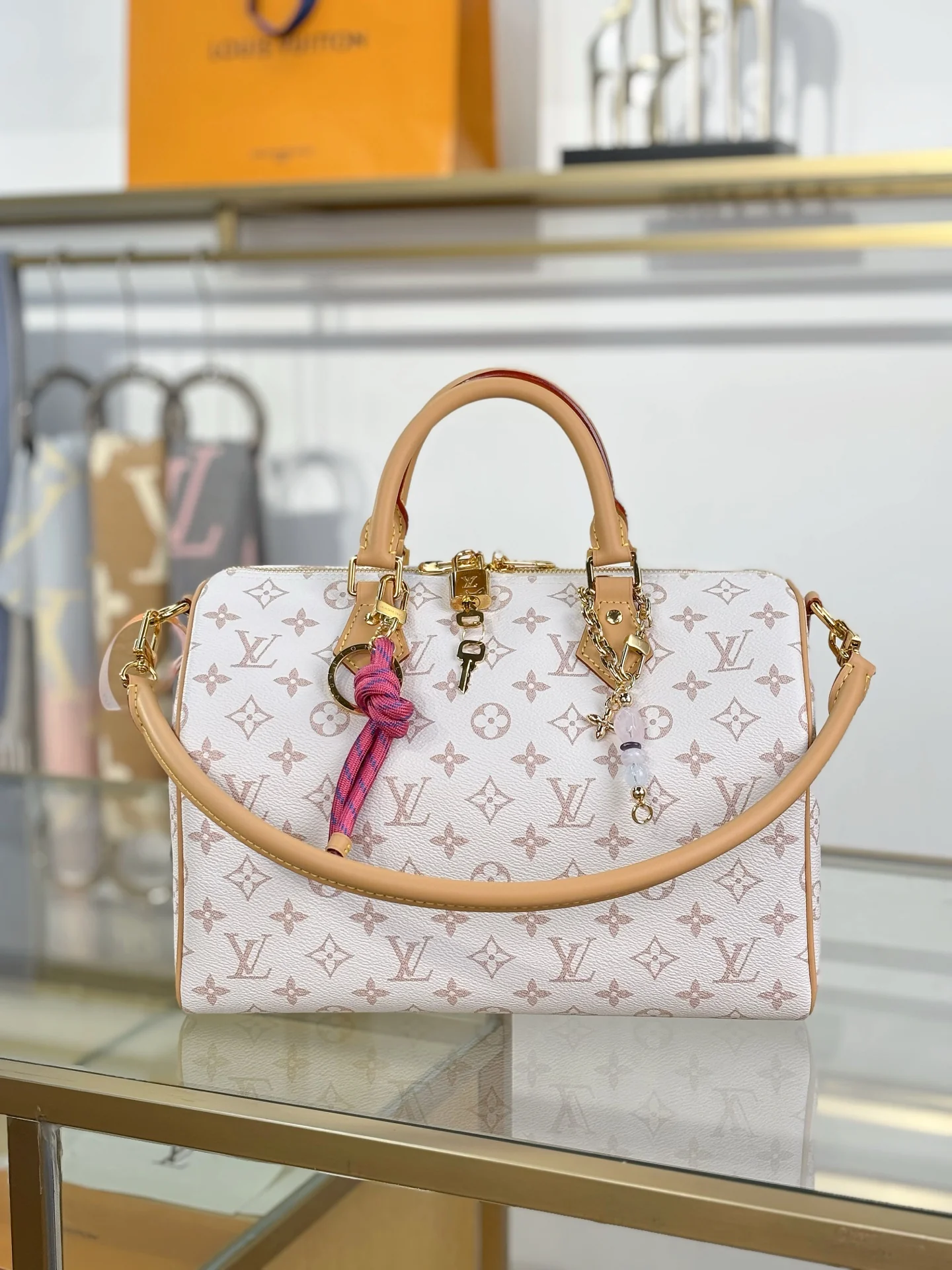 LV-m15108-speedy-soft-30-lucky handbag-white floral pattern