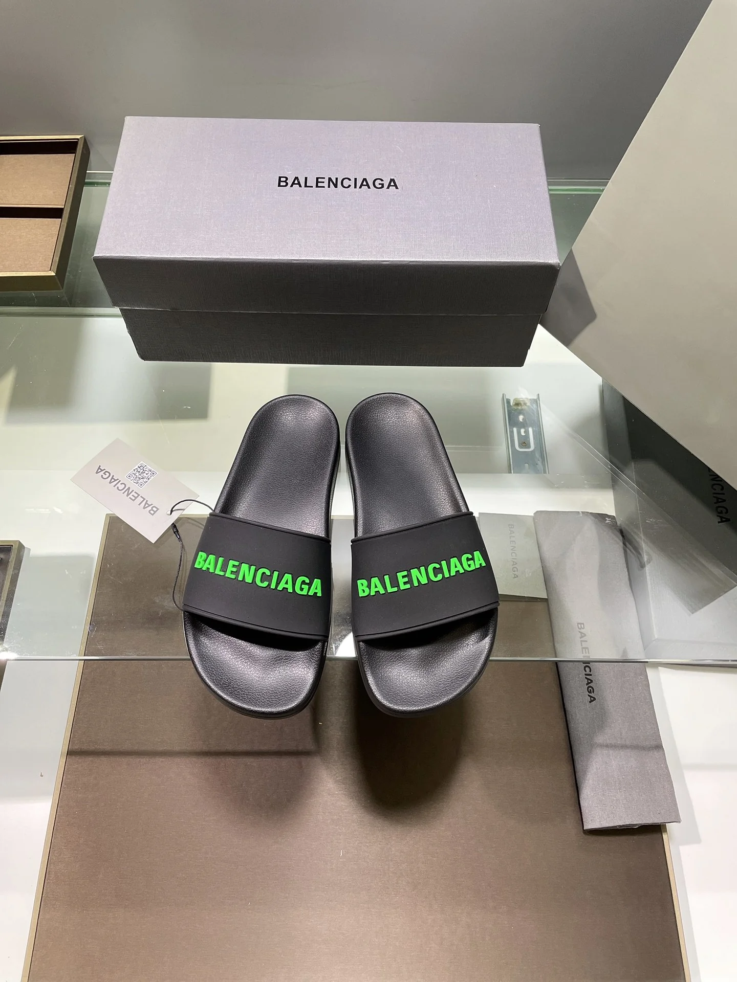 Balenciaga - Новая модель 2022 года - Тапочки с эффектом памяти и улучшенной упругостью - размер 14