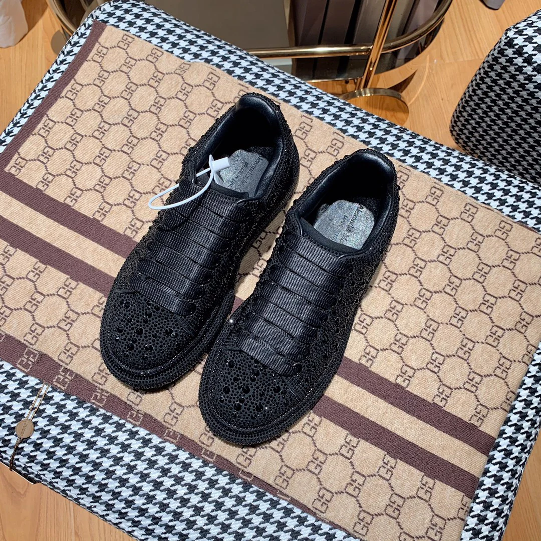 Классические белые кроссовки McQueen - черные с крупными ромбами