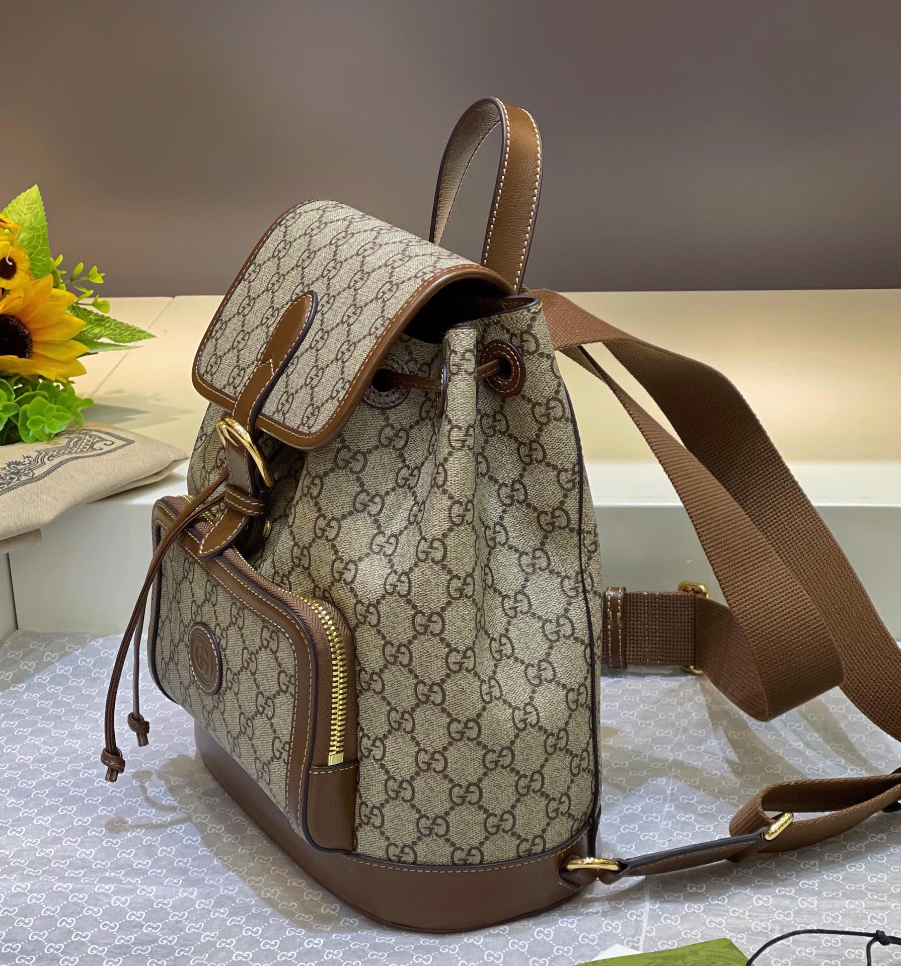 Классическая сумка Gucci через плечо