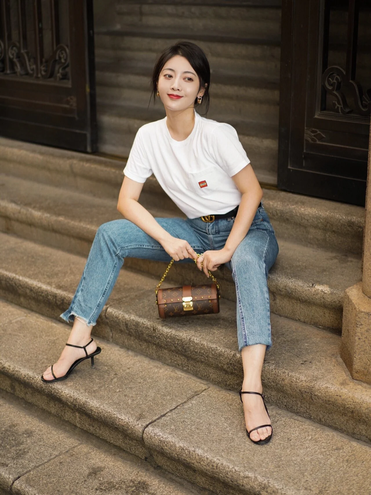 m57835-LV-papillon-trunk-round shoulder bag