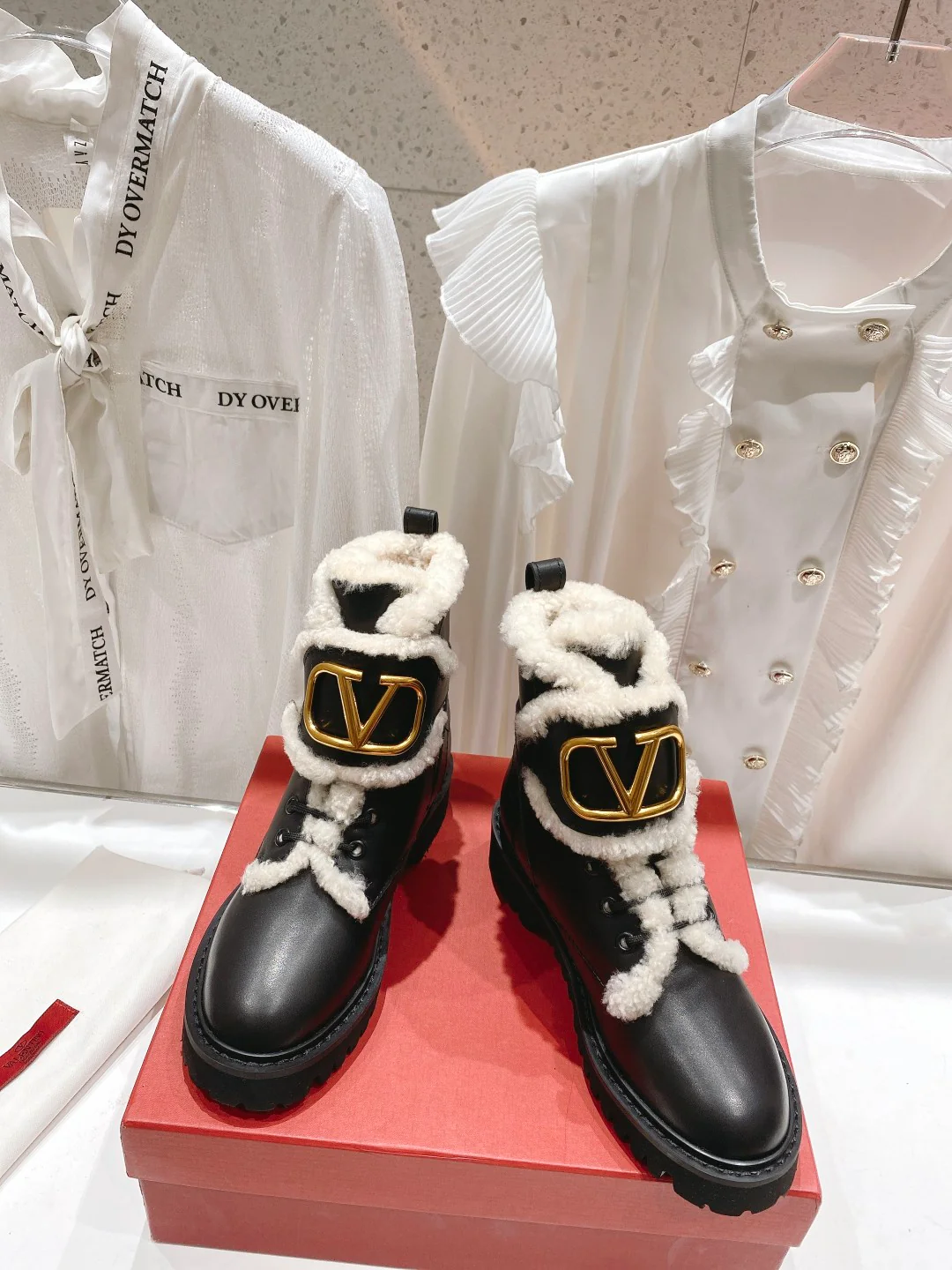 Ботинки на платформе Valentino с подкладкой из овчины — черные