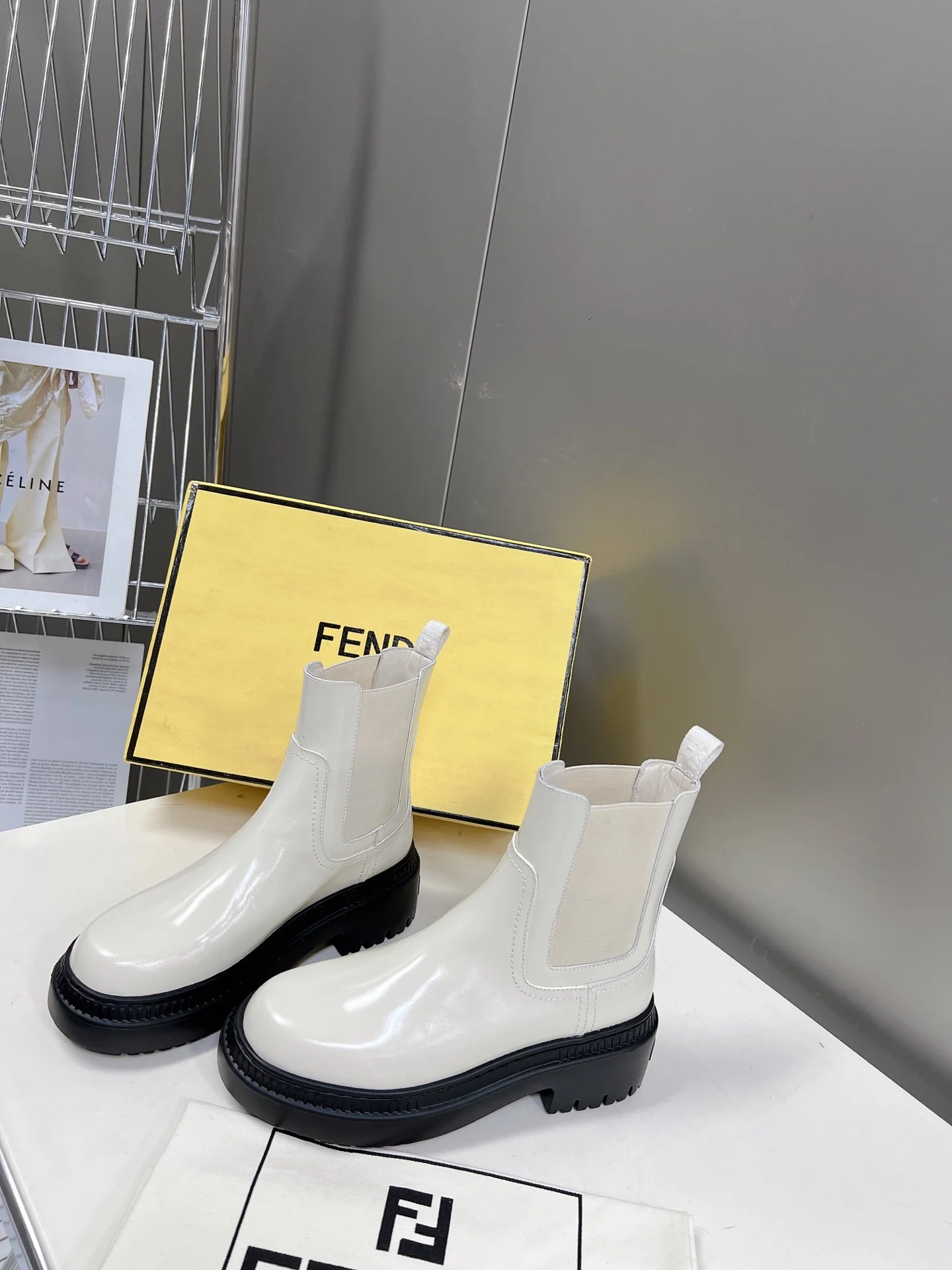 Новинка весны 2022 года от Fendi - Ботильоны - Белые