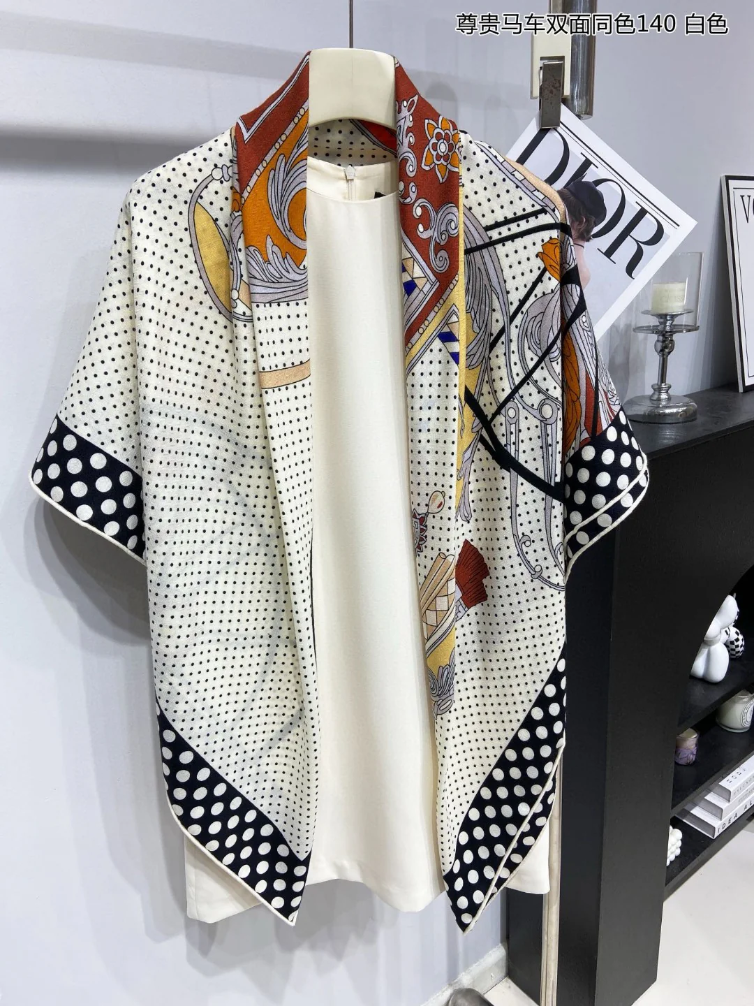 Большой носовой платок Hermes 2024 в классическом стиле ?Карета?.