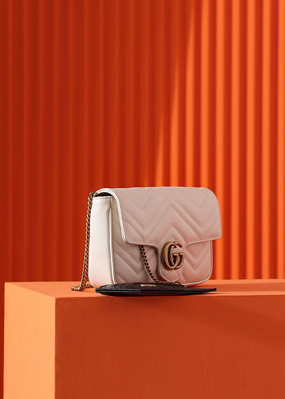 Сумка через плечо Gucci Marmont на цепочке - белая