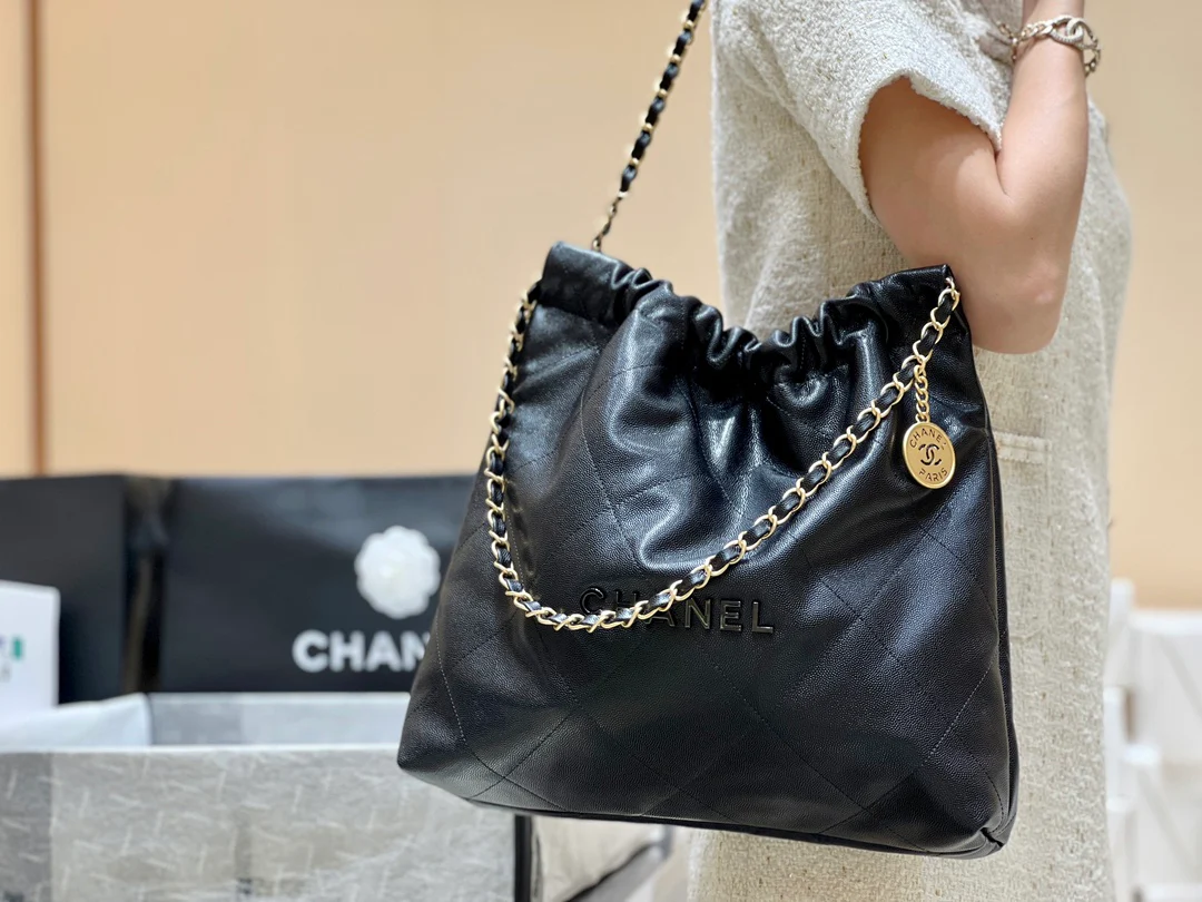Сумка Chanel No. 22 — икорная кожа, черно-золотая — большой размер.