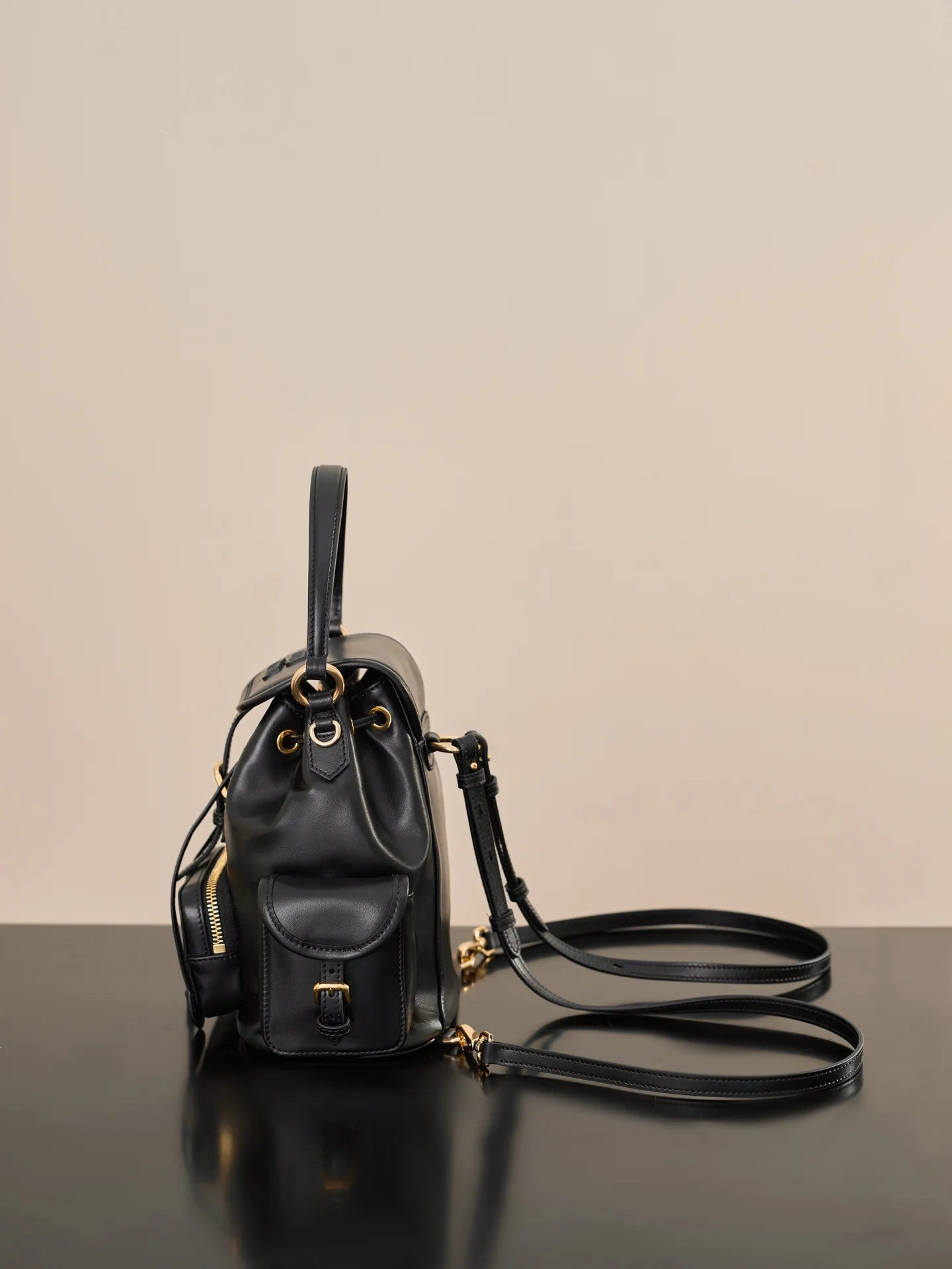 Рюкзак Miu Miu-5bz043m1480 из коровьей кожи, маленький, черный.