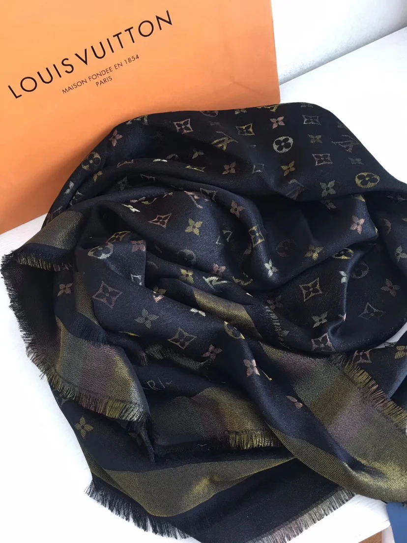 Шелковый шарф LV в радужную полоску