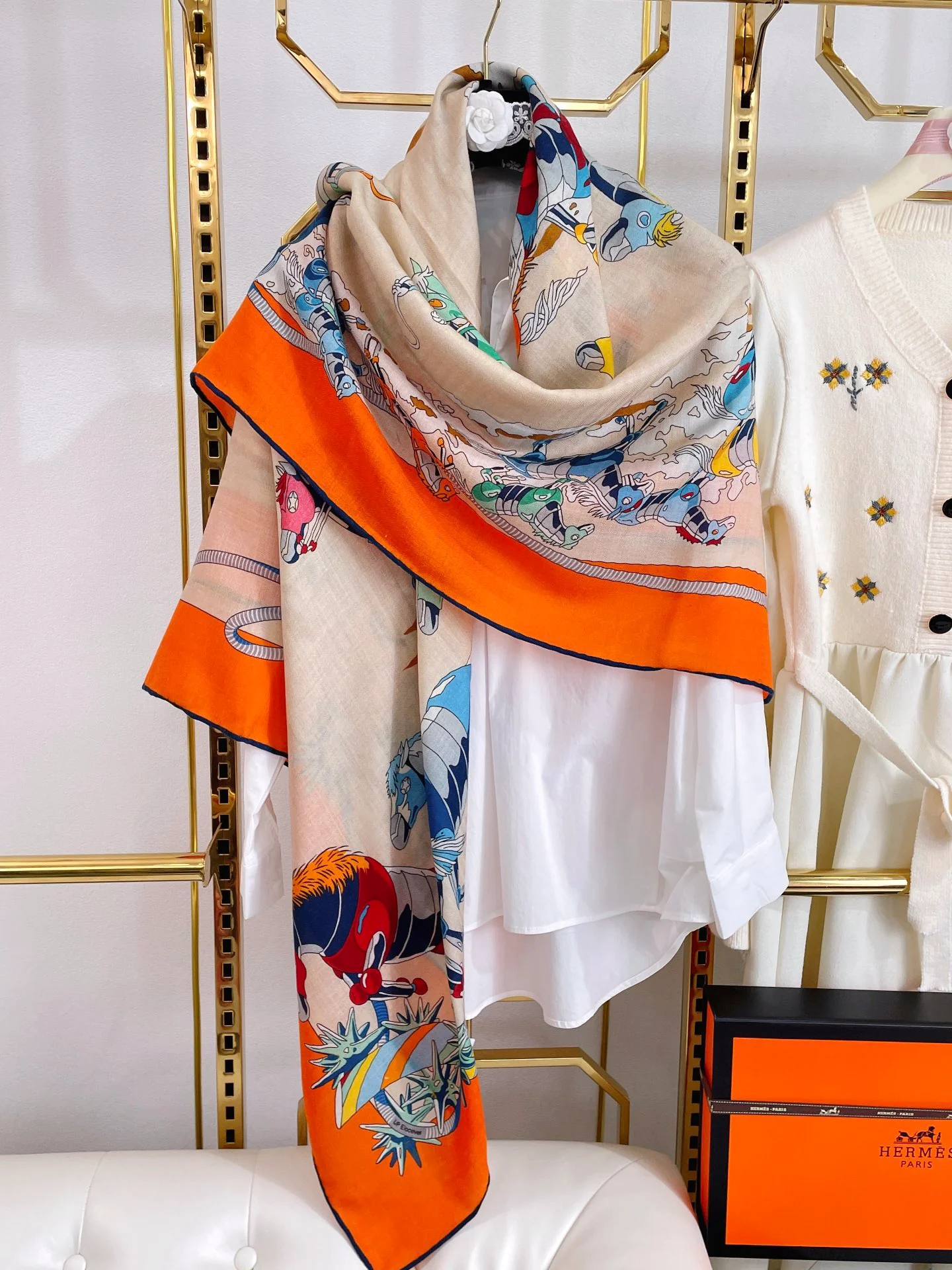 Квадратный шарф Hermes Mustang - 140 см - 70% кашемир - 30% шелк