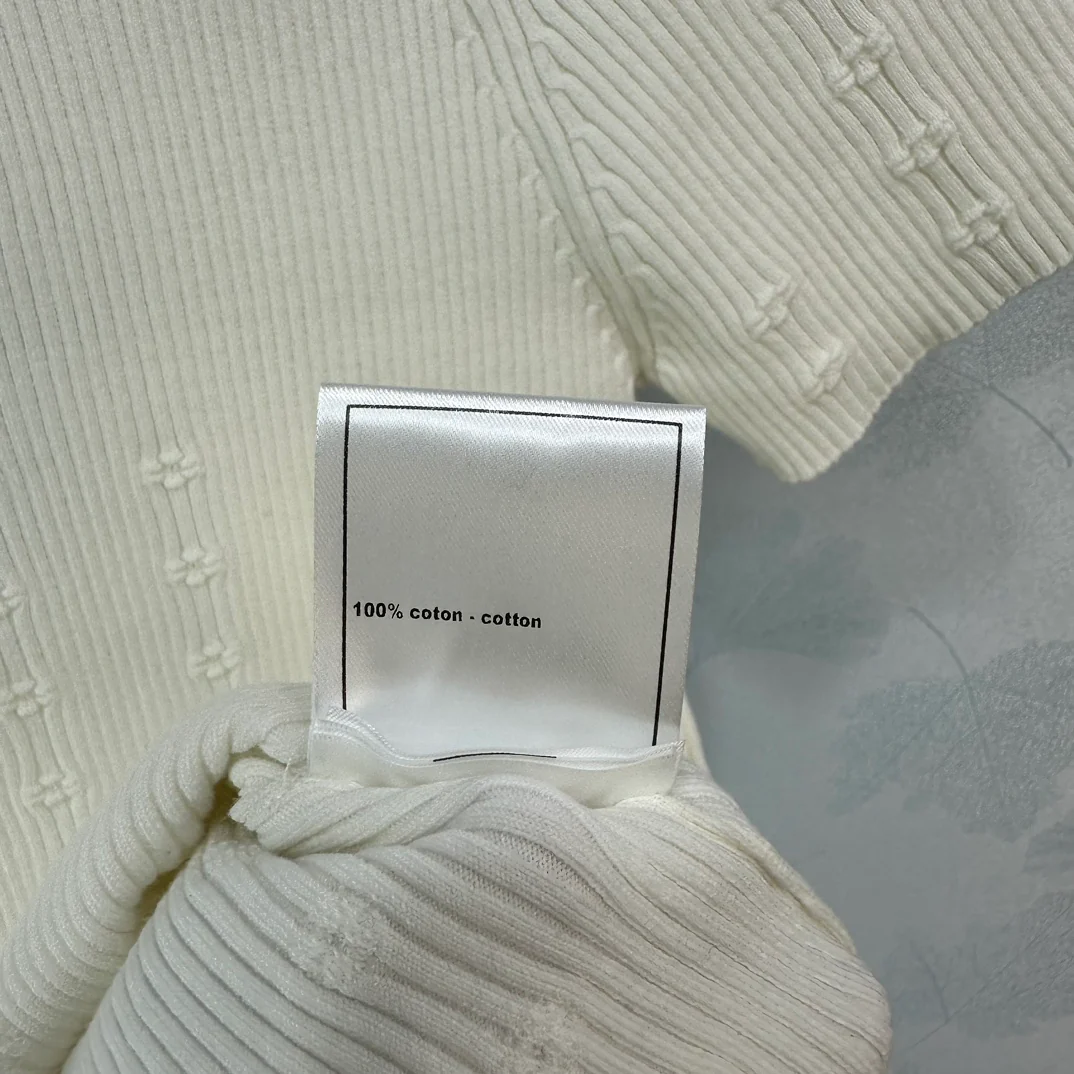 Минималистичный вязаный топ Chanel 2404