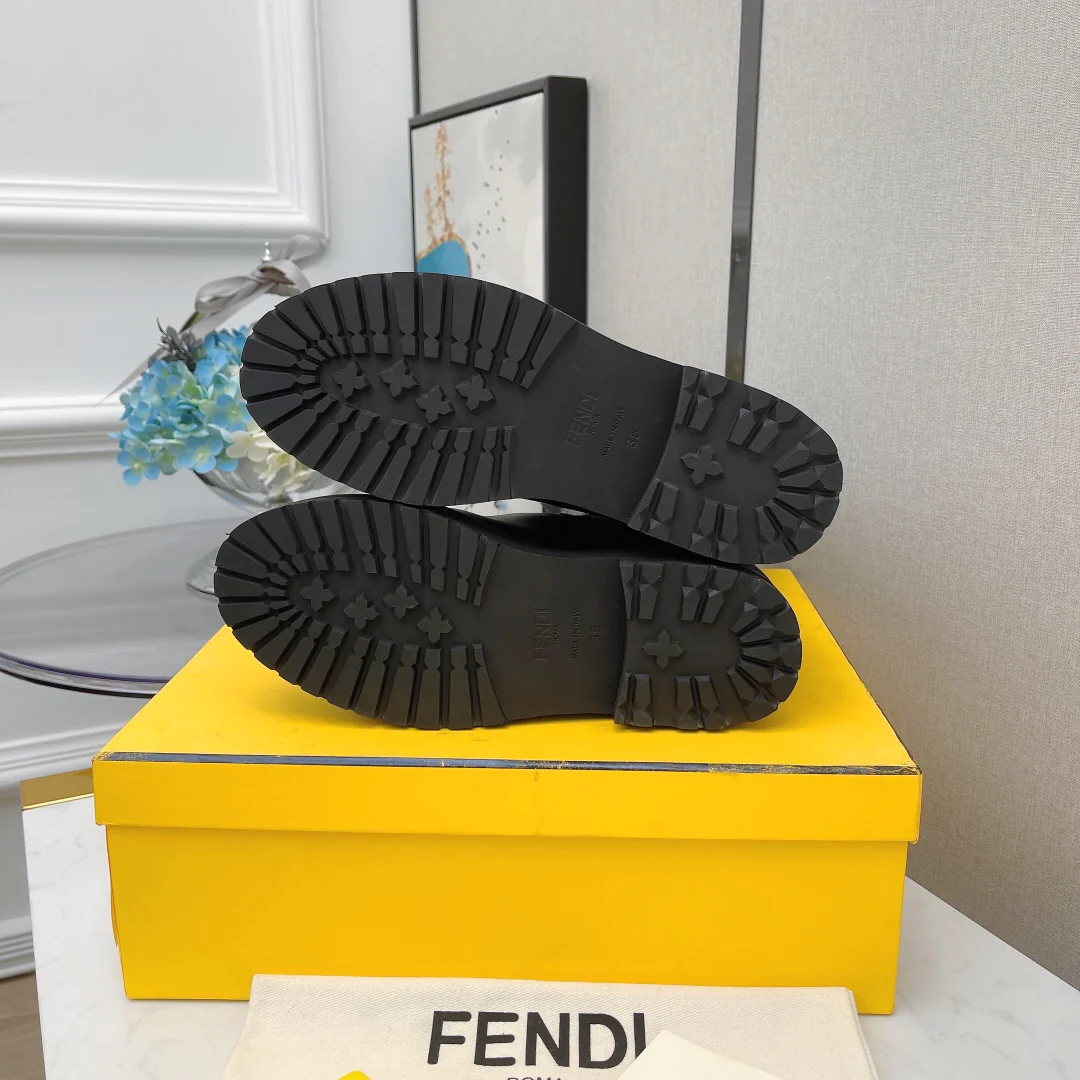 Fendi - Ботинки до середины икры - На платформе - Ботинки-носки