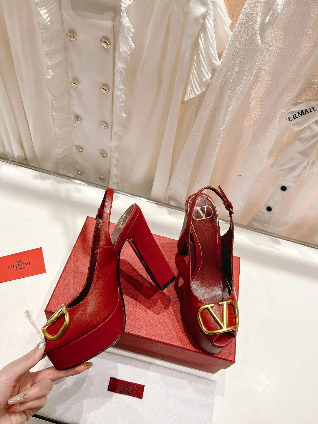 Новинка лета 2023 от Valentino - Сандалии на платформе - Оранжево-красные