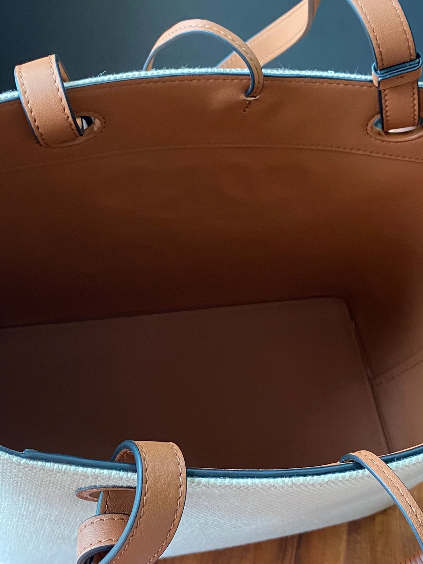 Сумка-тоут Loewe с вышивкой в ??виде анаграммы