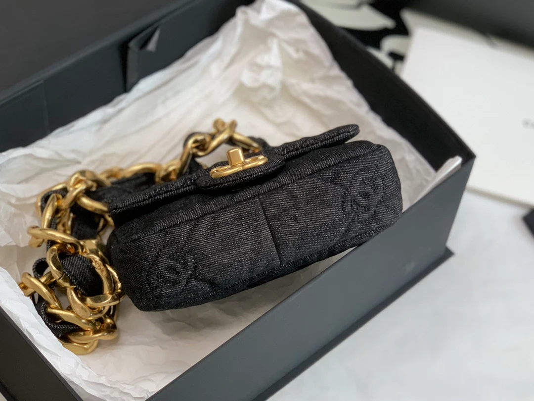 Сумка Chanel CF Chunky Chain Denim Shoulder Bag 2022 года, черная, 17 см.