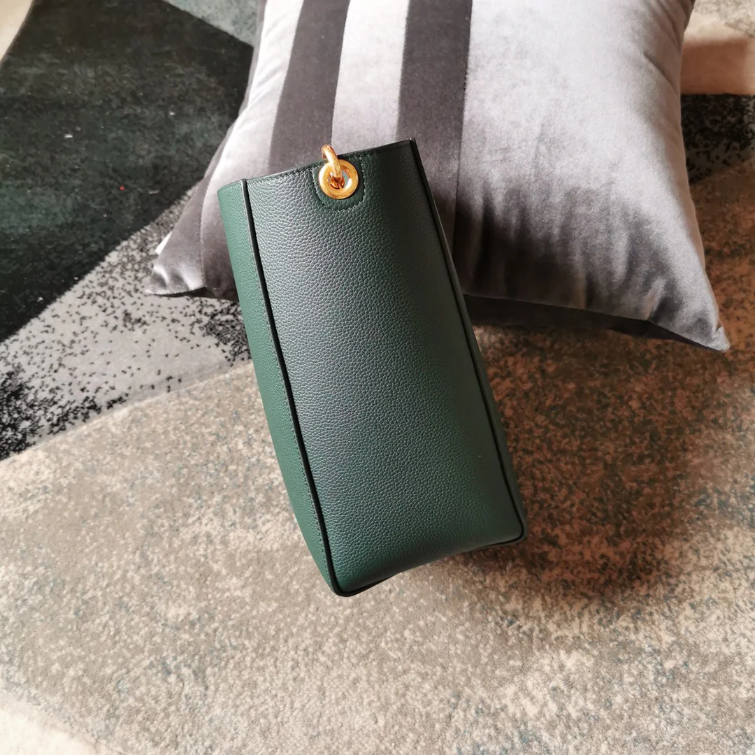 Сумка-ведро Celine Sangle, узор ?Личи?, маленькая, темно-зеленая.