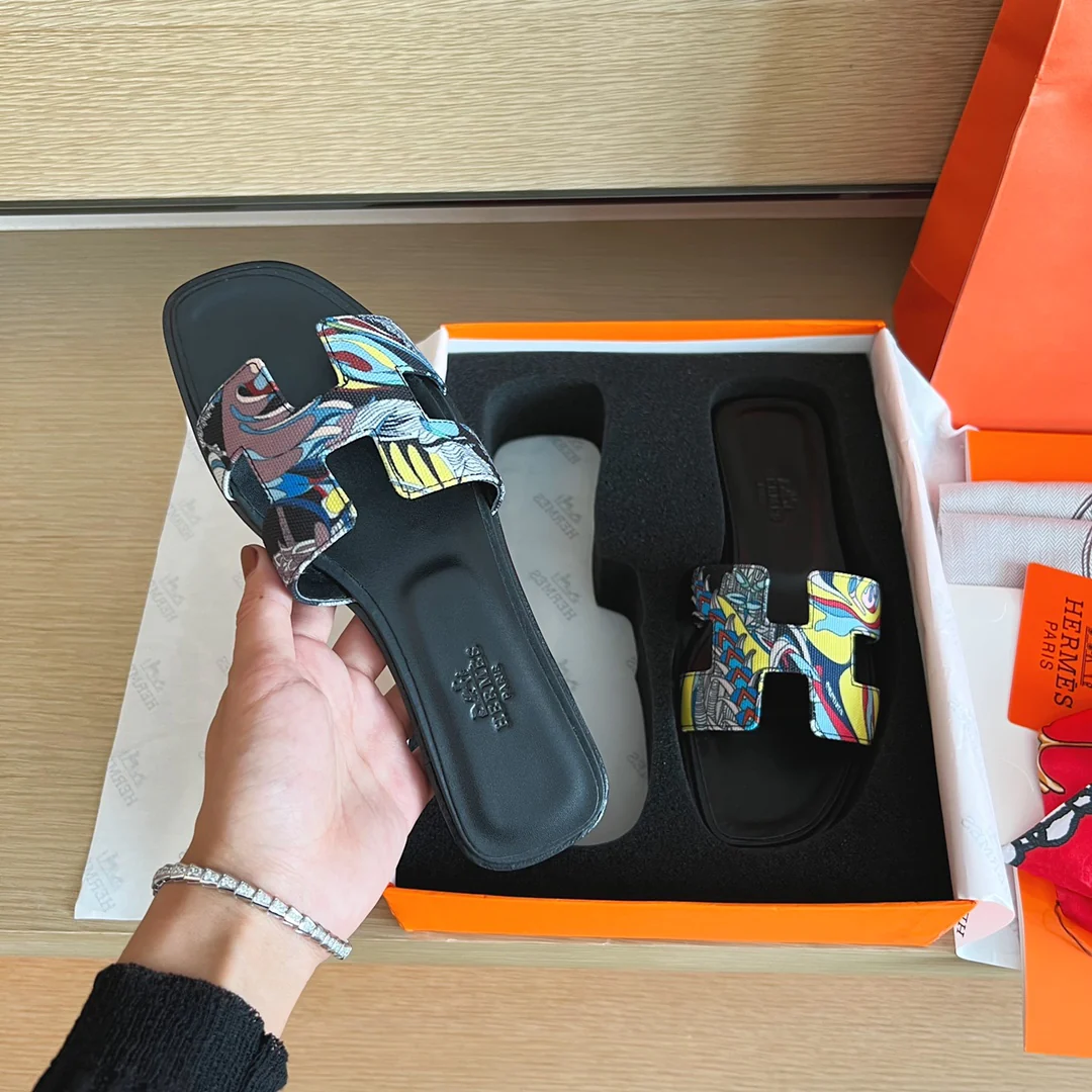 Сандалии Hermes-h на плоской подошве