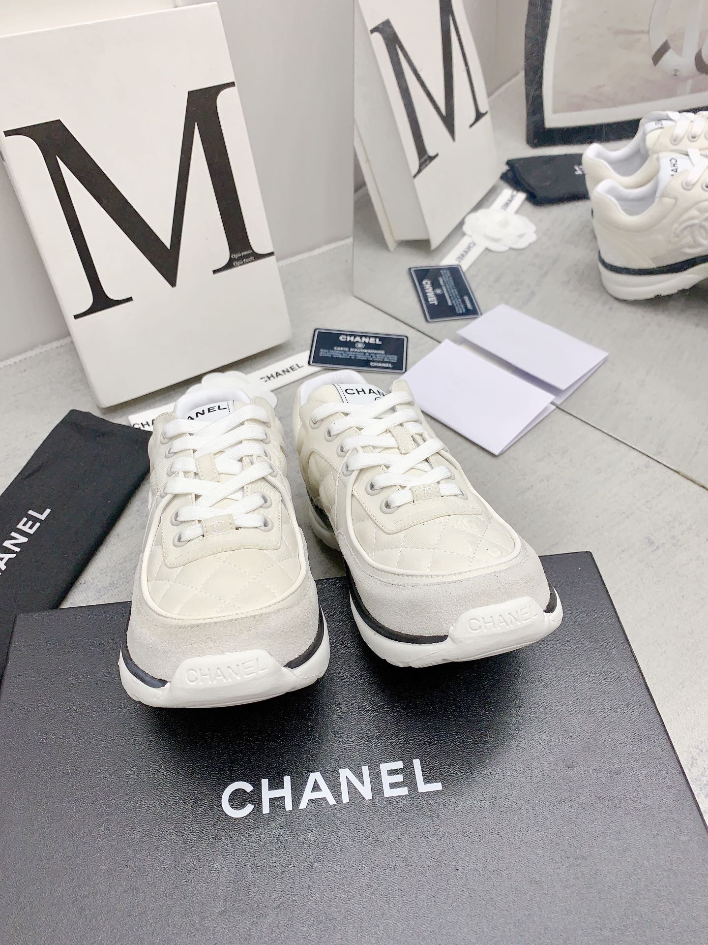 Клетчатые повседневные кроссовки Chanel - Off White