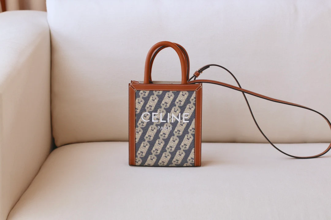 Мини-сумочка Celine-cabas-maillon-triomphe из жаккардовой кожи Wagyu вертикального размера