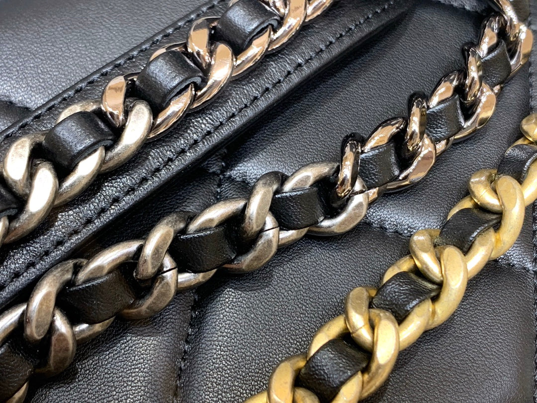 Сумка-клатч/кроссбоди Chanel Classic Logo Quilted WOC 2019 года, черная.