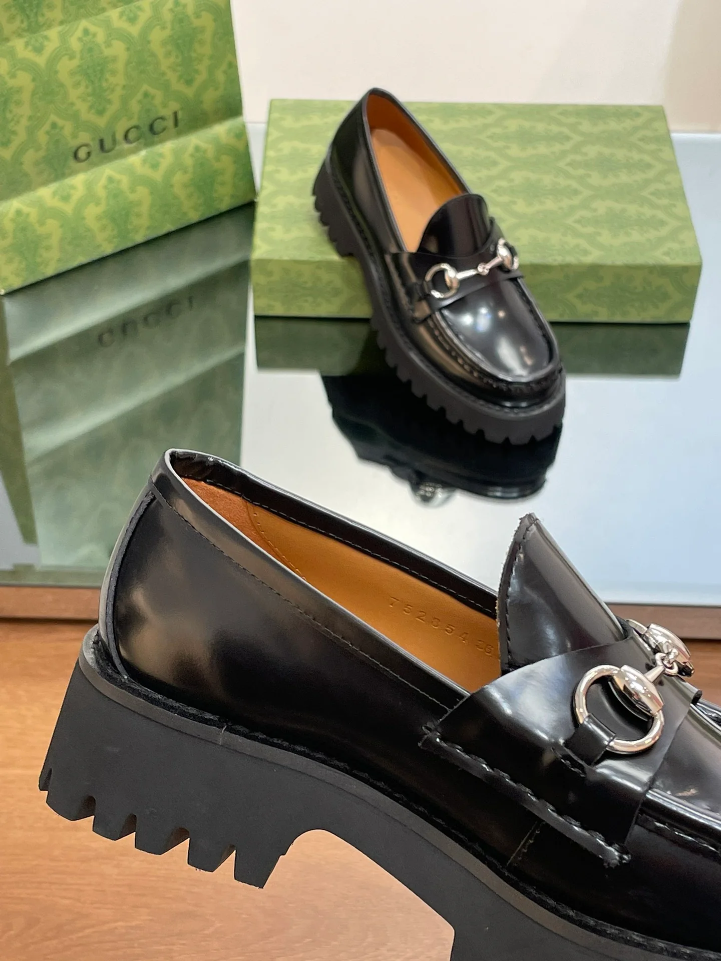 Лоферы Gucci 2024 на платформе с серебряной пряжкой и пряжкой в ??виде конской уздечки - черные