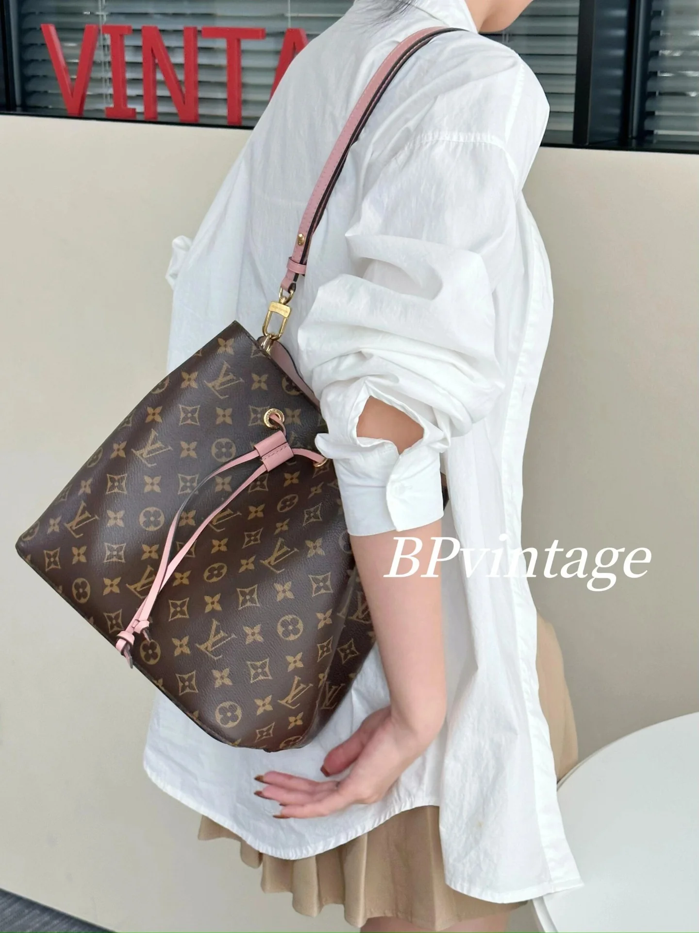 m44022-LV-neonoe-mm-Сумка через плечо - Розовая