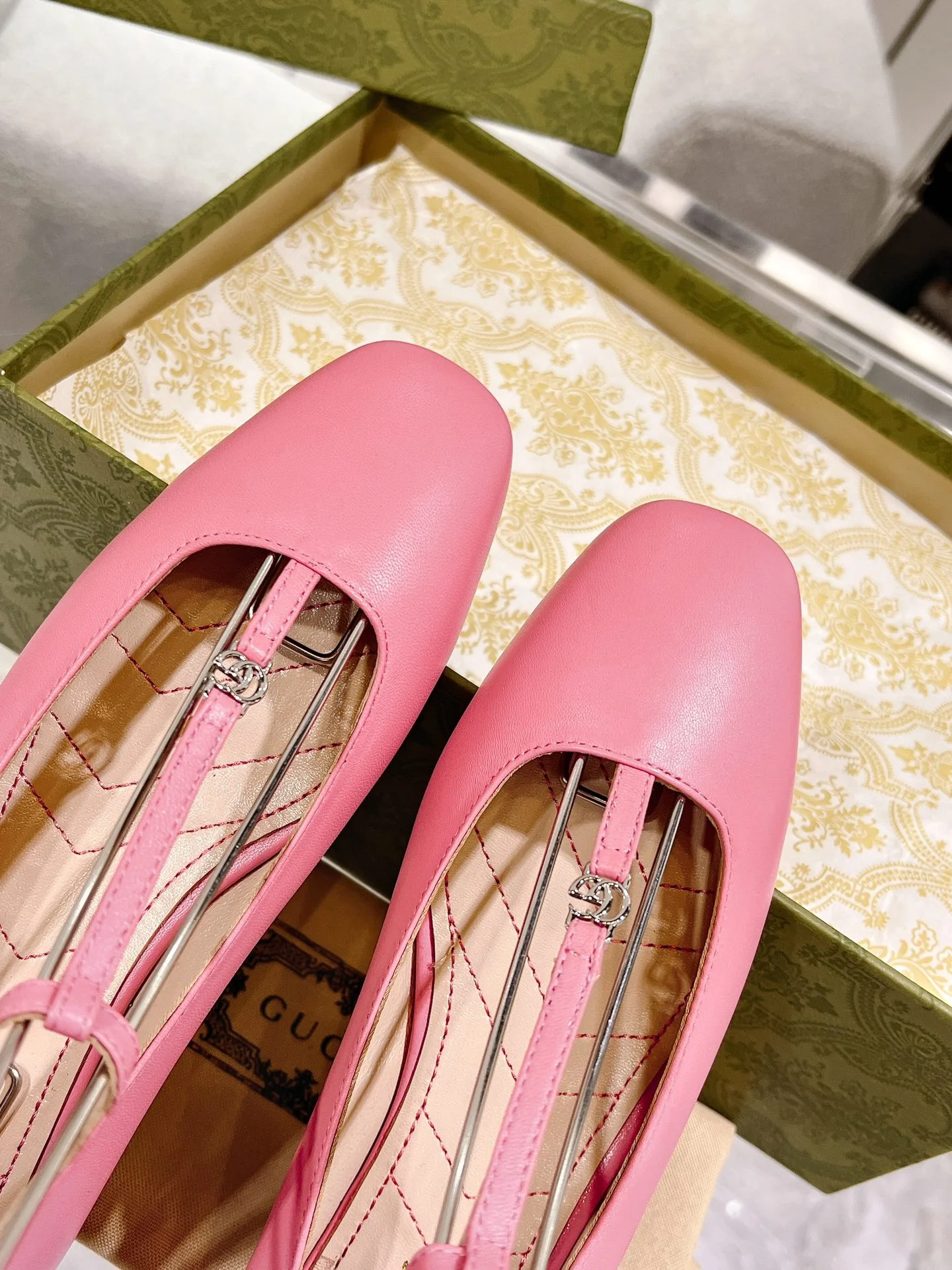 Новинка сезона весна/лето 2023 от Gucci - балетки.