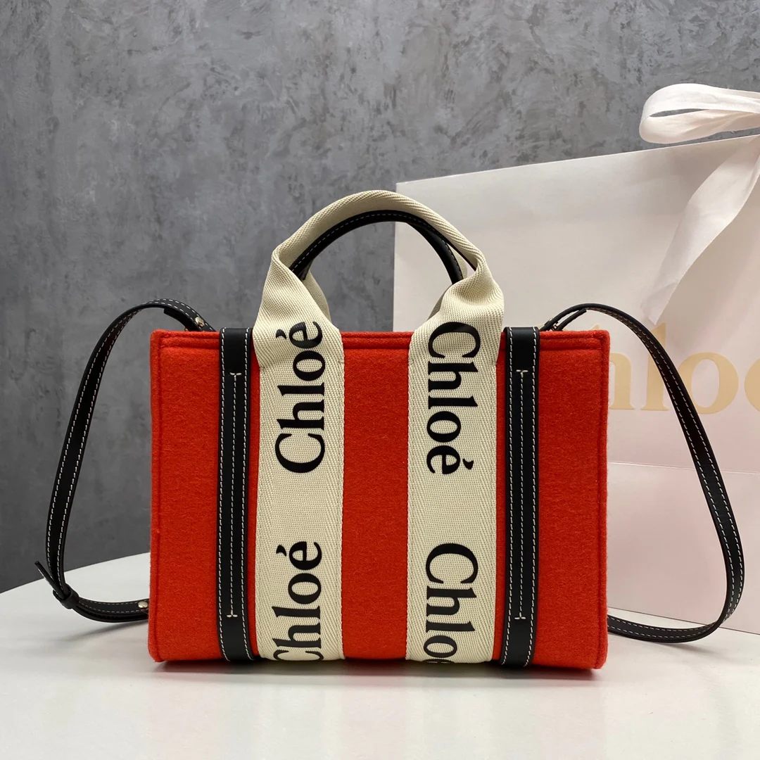 Сумка-тоут Chloe Woody, маленькая, бархатно-красная.