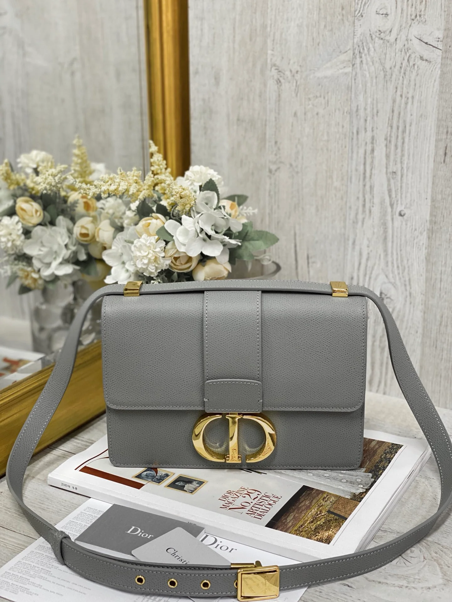 Dior Montaigne 30 серии, 24 см, золотистая фурнитура, принт под пальмовые листья из телячьей кожи, серый цвет.