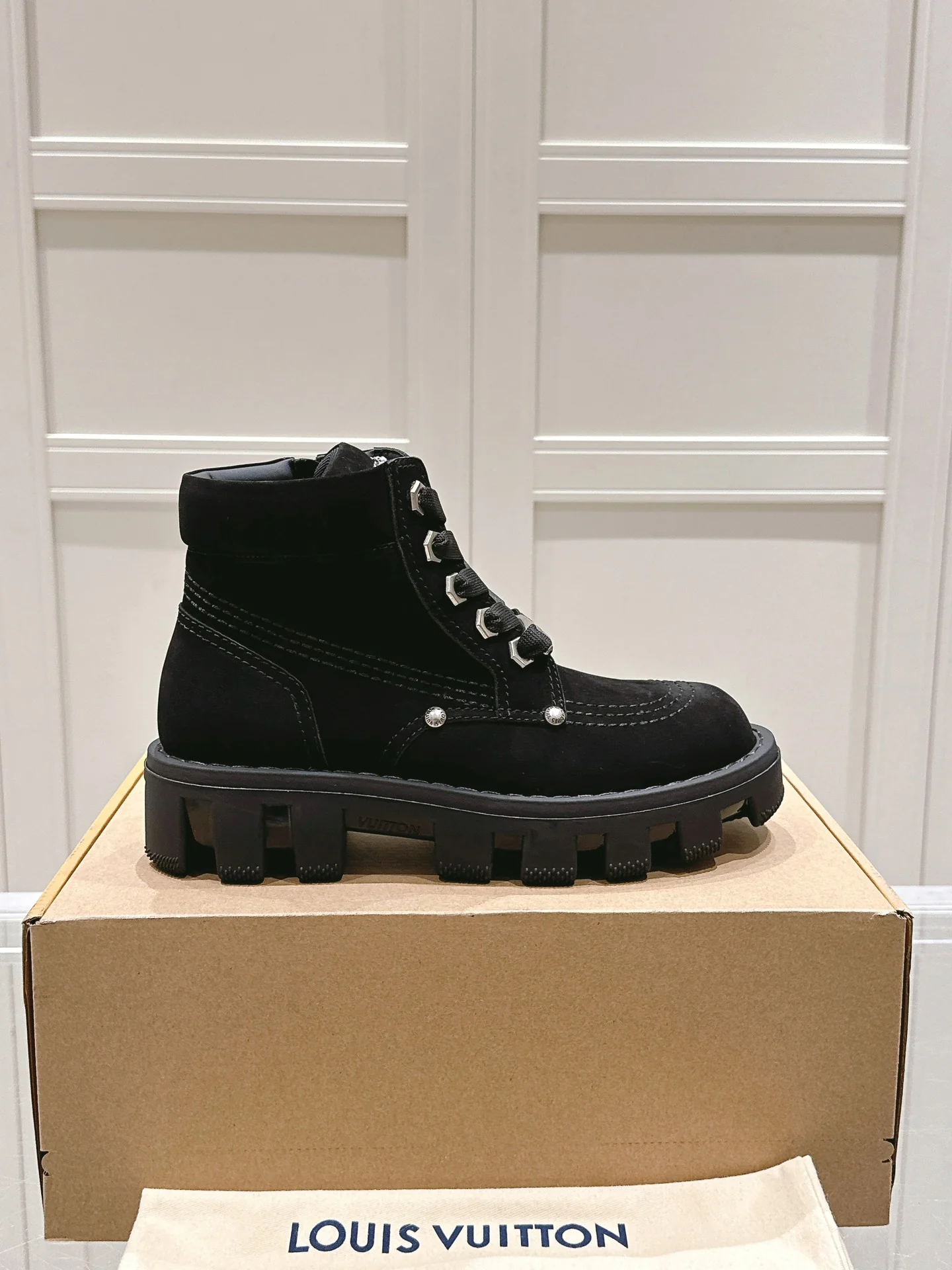 Ботинки Dr. Martens на платформе LV-2024 - черные