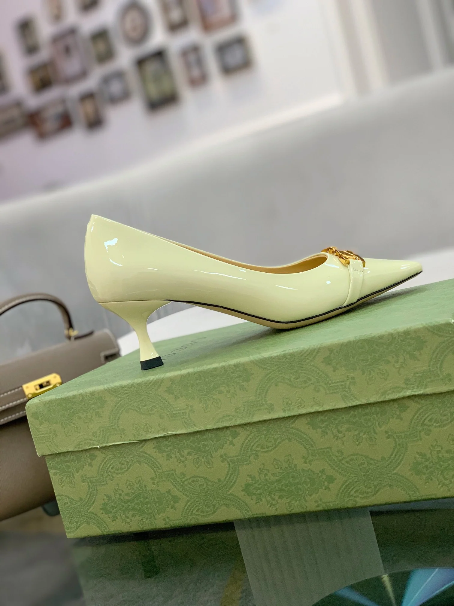 туфли на низком каблуке с цепочкой Gucci