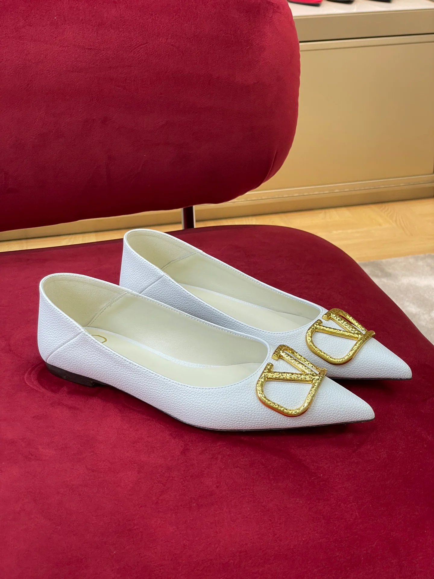 Новинка сезона осень/зима 2022 от Valentino - балетки без шнурков - 1