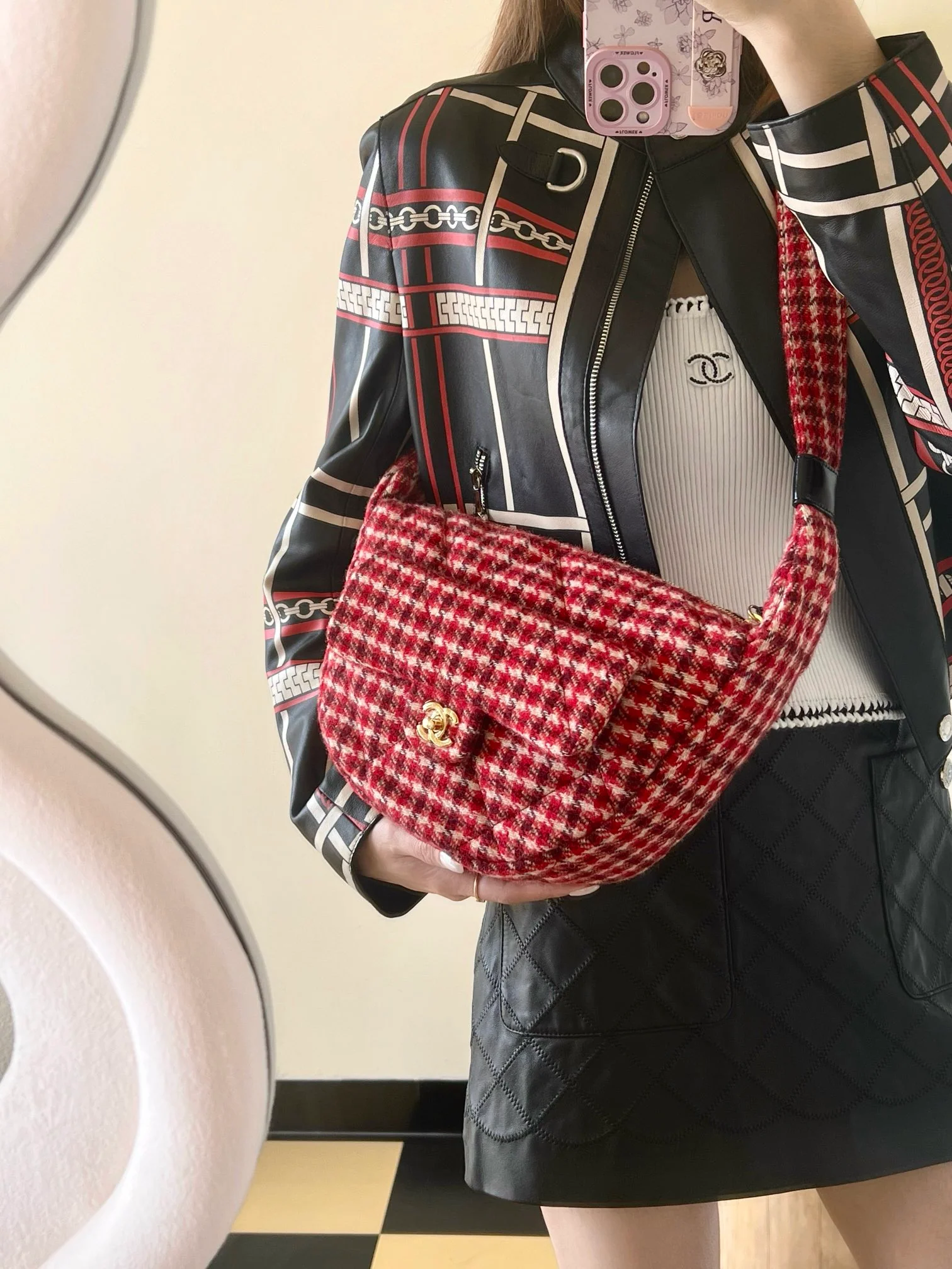 Сумка-хобо Chanel-Plover в красную клетку, полумесяц