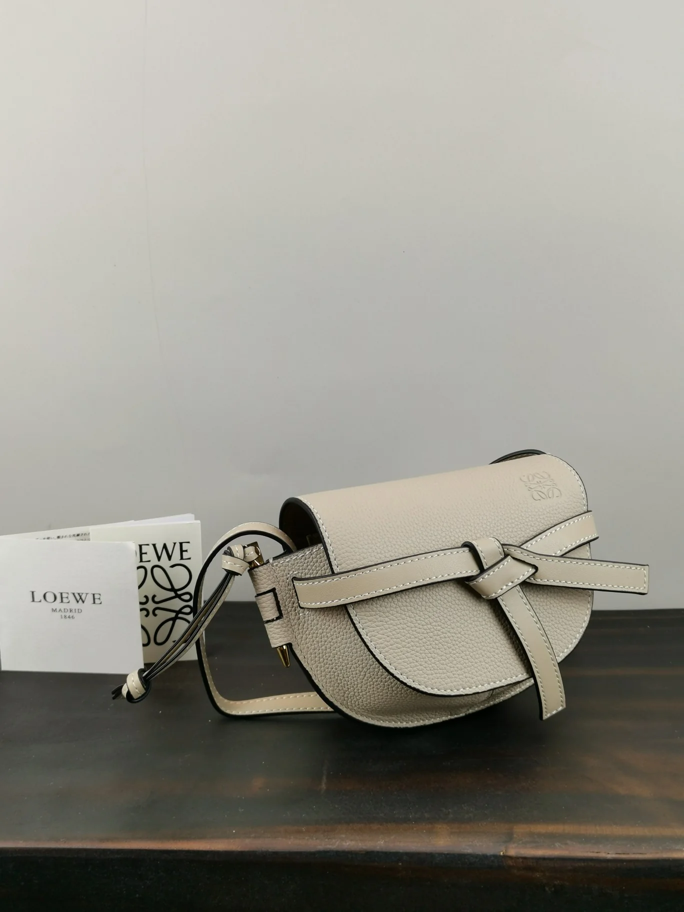 Loewe-gate-mini-21x12-5x9-5-cm-13