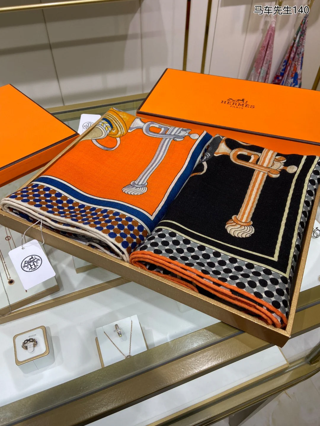 Hermes - Шарф Mr. Coach Square Scarf - 140 см - 70% кашемир - 30% шелк - 2 шт.
