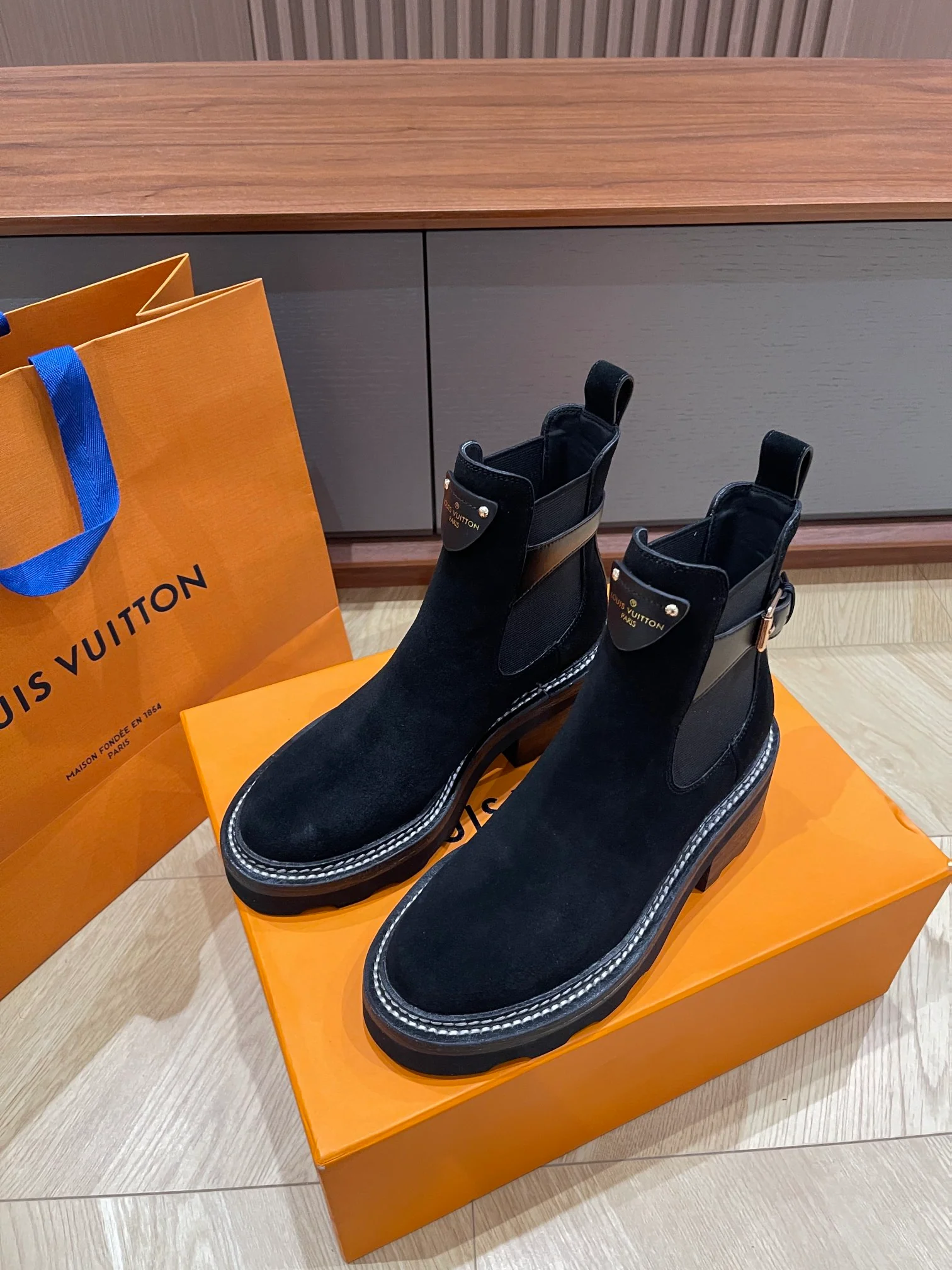 LV-2024 - Ботильоны на низком каблуке - Черные