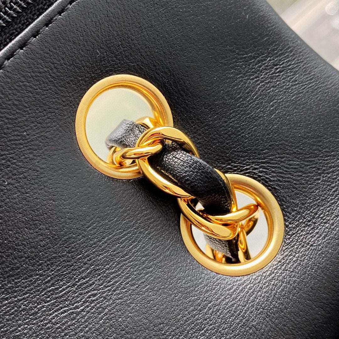 Сумка Chanel CF Medium - 23 см - из черной овечьей кожи с золотой пряжкой - CF23