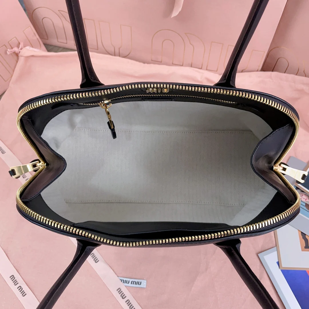 Miu Miu - Черная сумка-ракушка