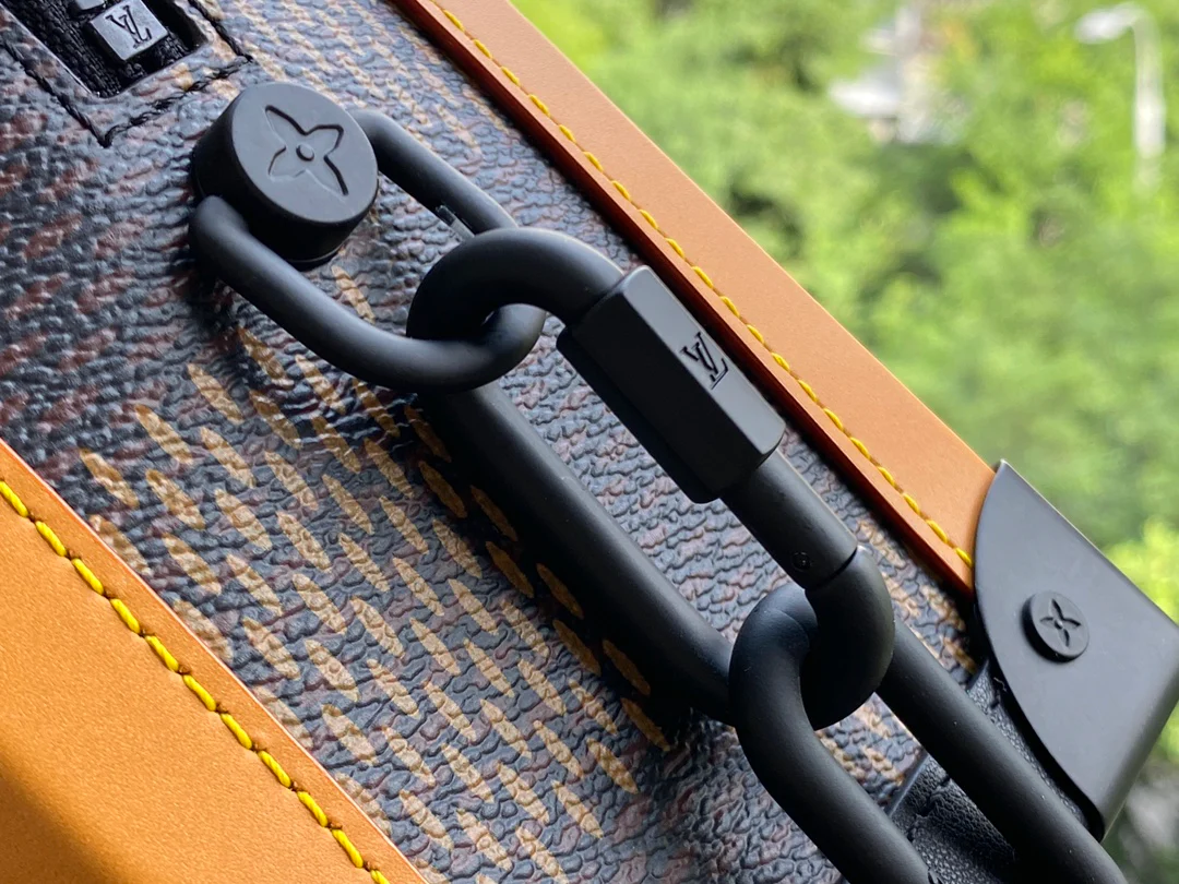 lv-n40381-soft-trunk-chain bag