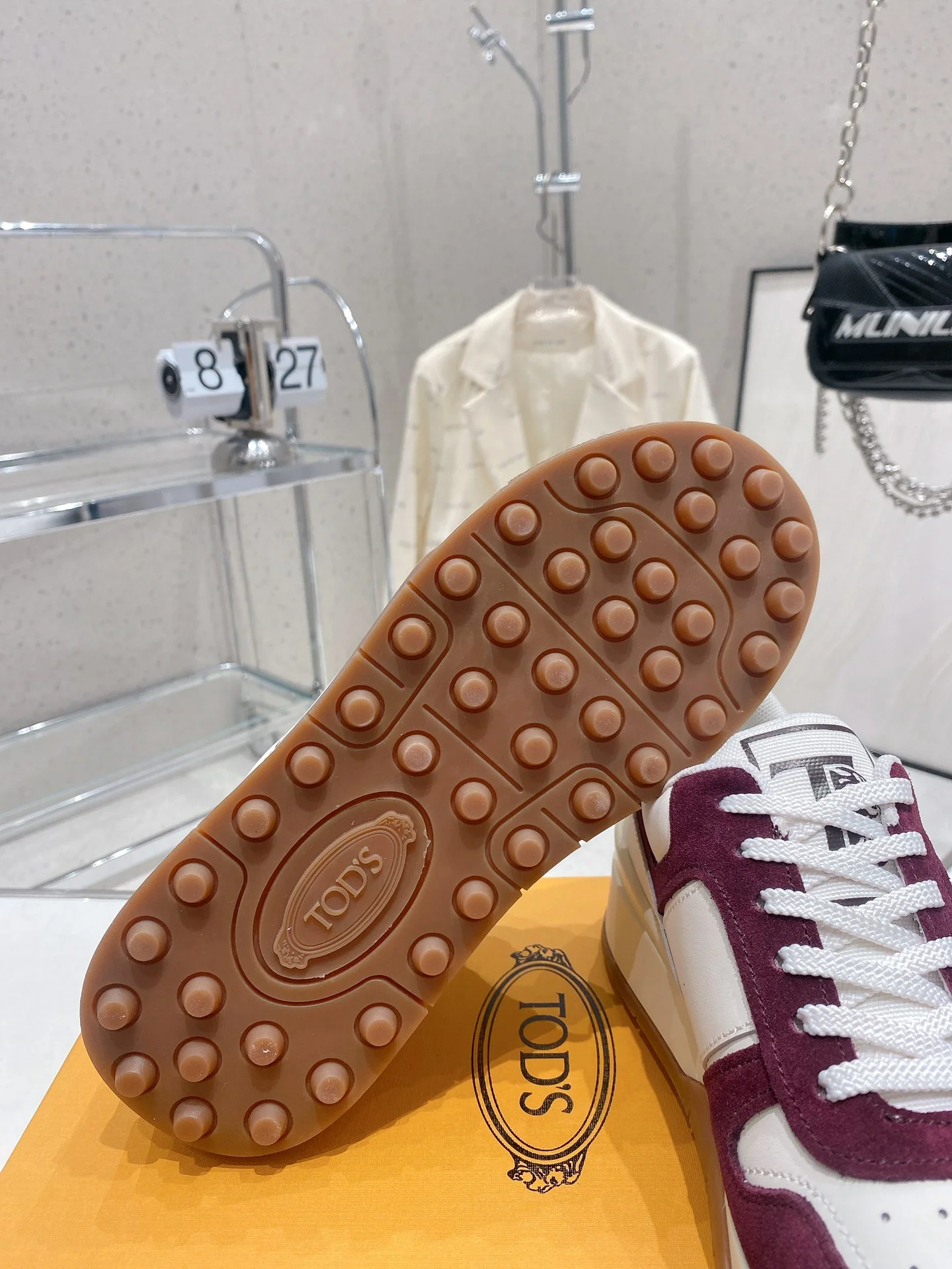 Весенняя коллекция Tods 2023 — Повседневная обувь — Парная модель — Коричневая подошва с бордовой отделкой