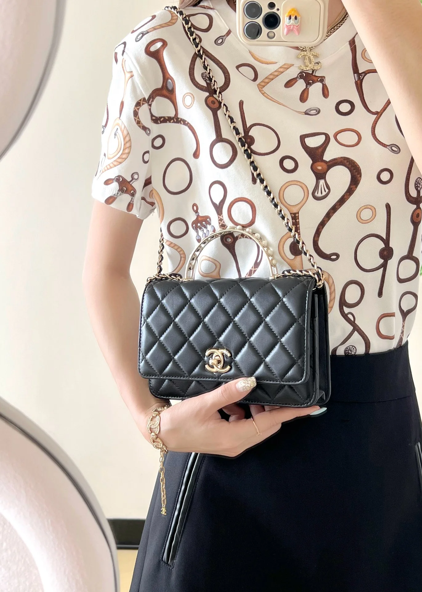 Chanel - Жемчужная сумочка WOC - Черная