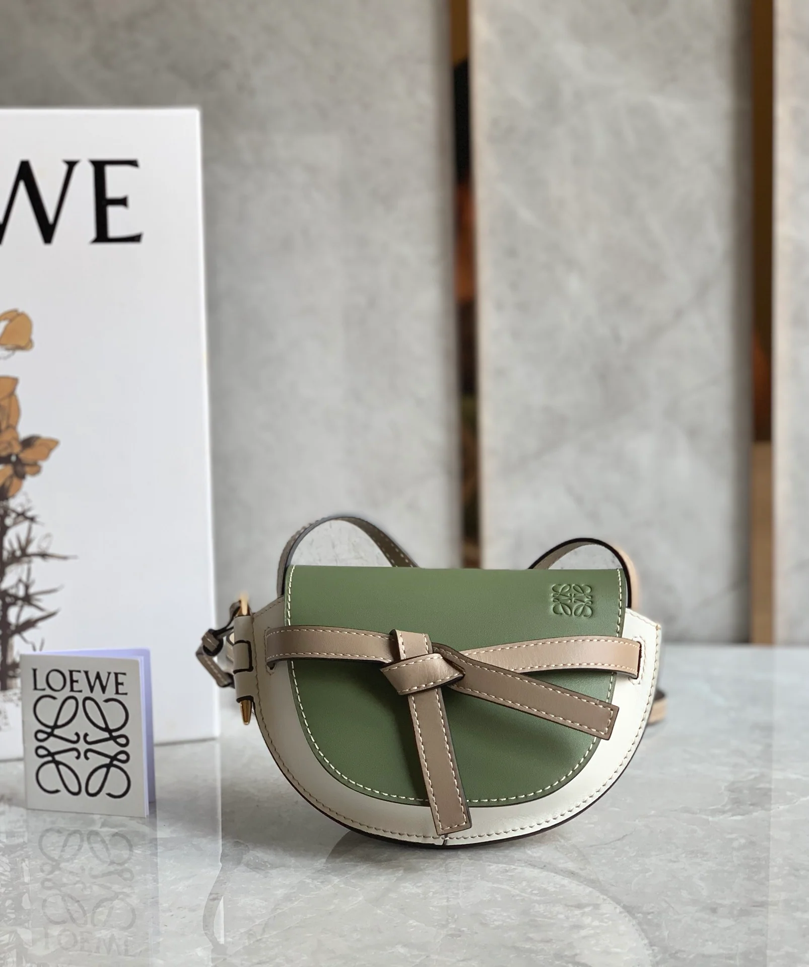 Loewe-gate-mini-21x12-5x9-5-cm-6