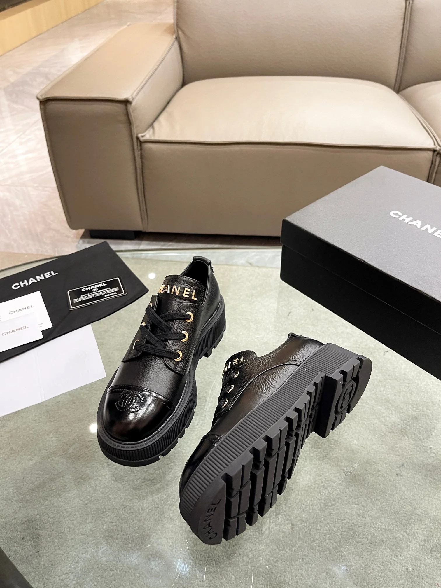 Новинка сезона осень/зима 2023 от Chanel - Лоферы на платформе - Черные