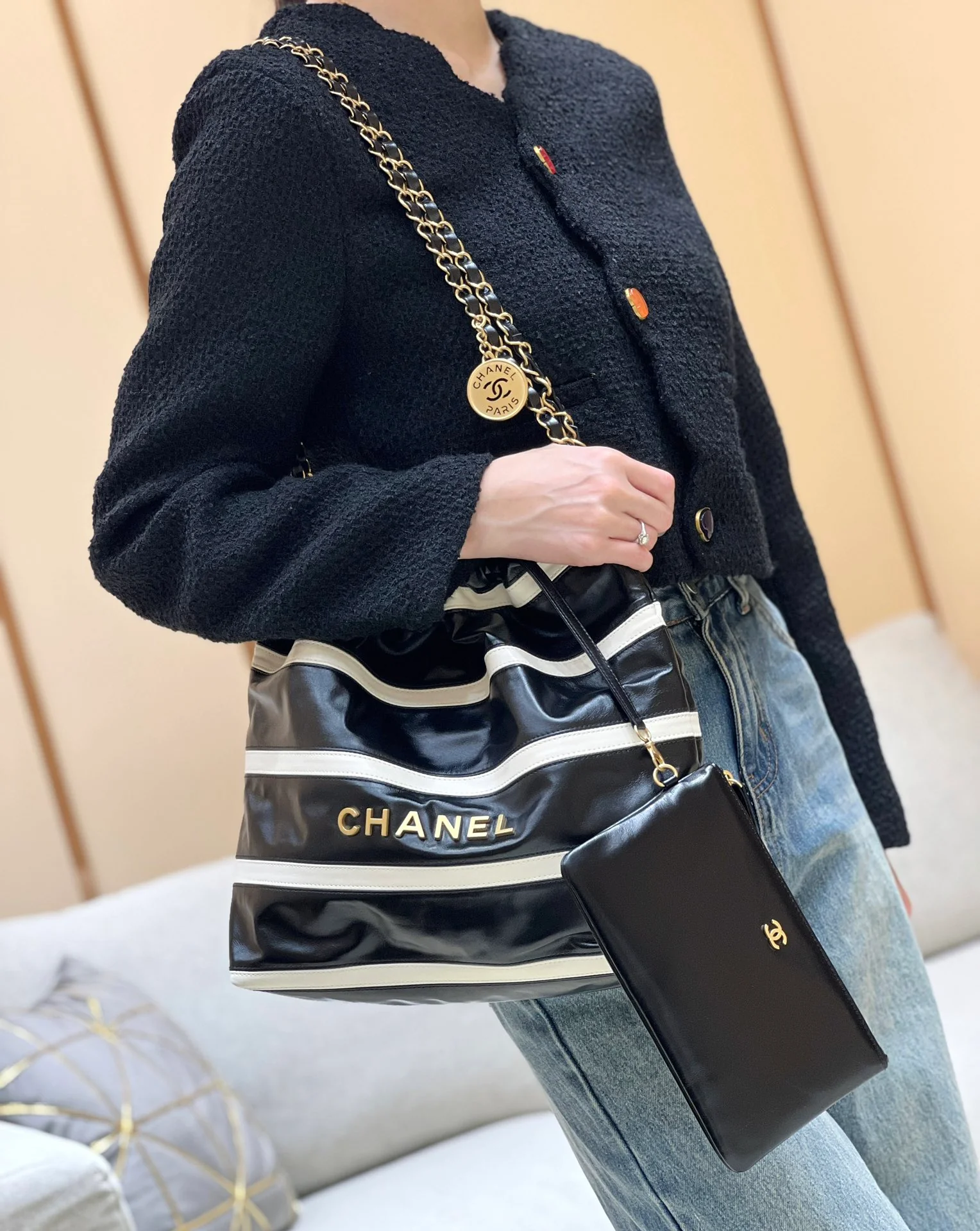 Коллекция Chanel 24s 22 - Мусорный мешок с цветовыми блоками - Черно-белый