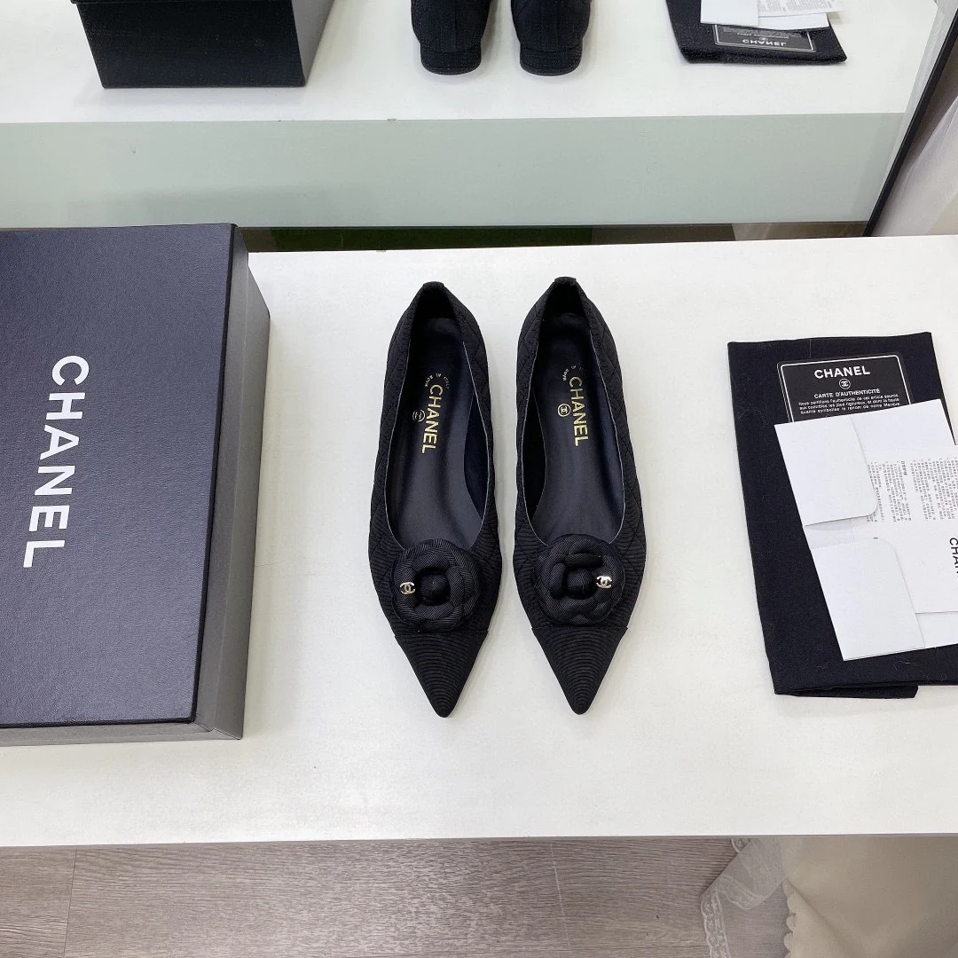 Туфли на массивном каблуке Chanel Camellia - 5 см