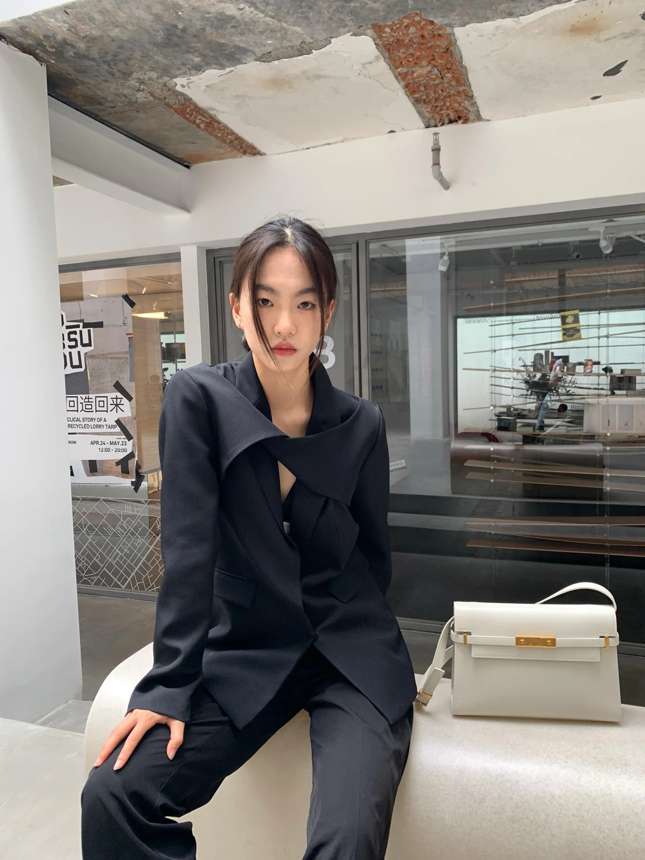 YSL Manhattan Toothpick Texture Large White Wear Photos