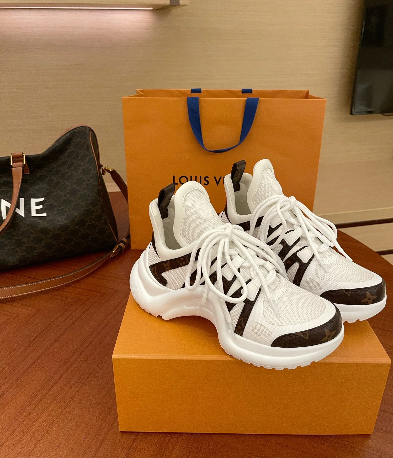 Серия LV Archlight - Новые кроссовки для папы - 10