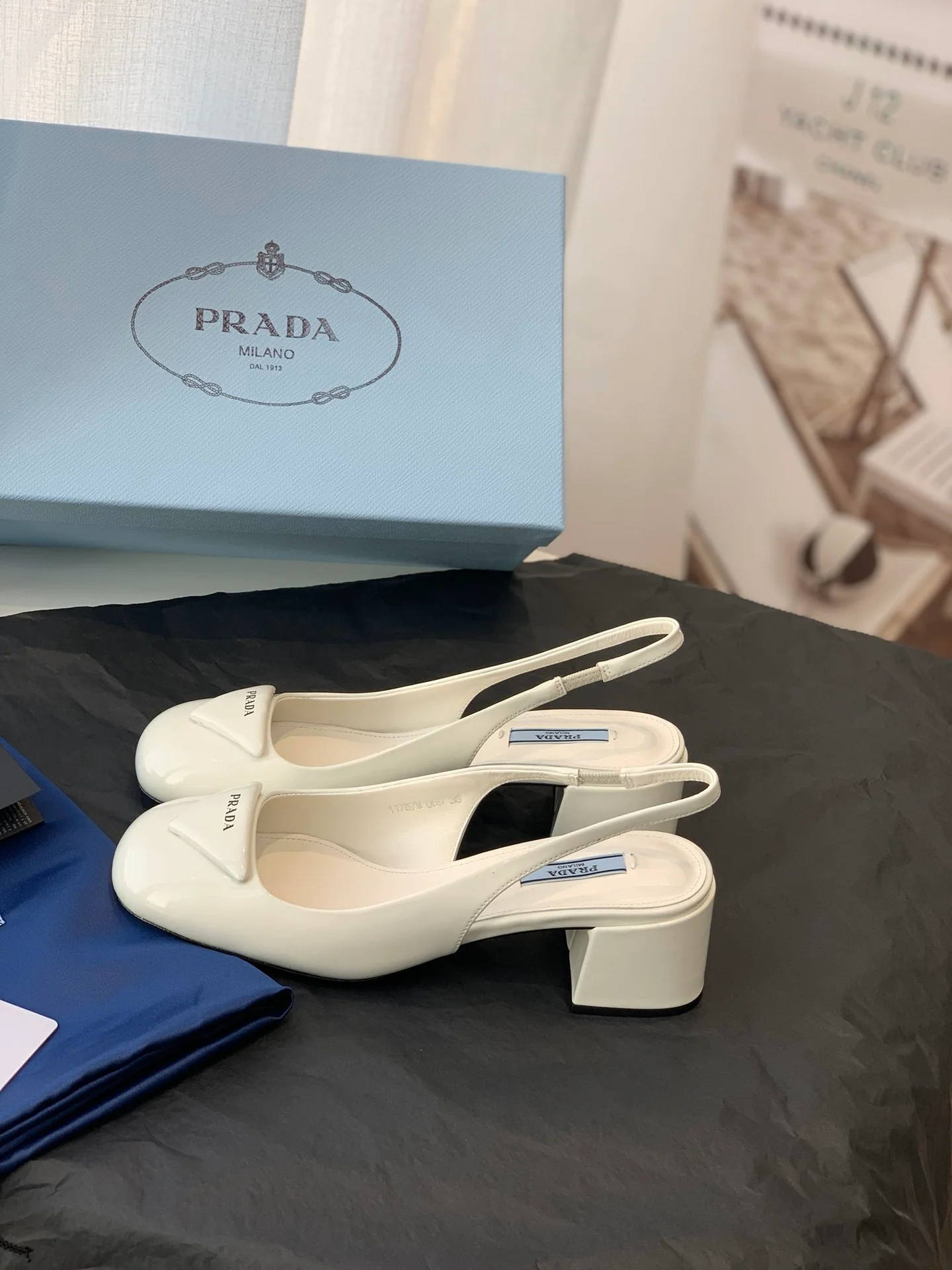 Туфли Prada - Туфли-мэри-джейн на низком каблуке от Prada - белые