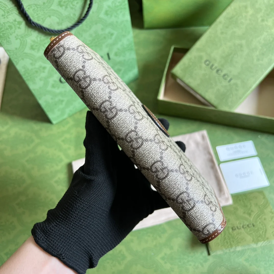 Gucci 经典老花拉链长夹